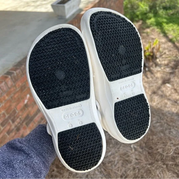 CROCS 🐊 Men’s size 6 Women’s size 8 Bright  White Slip On Shoes - Picture 15 of 16